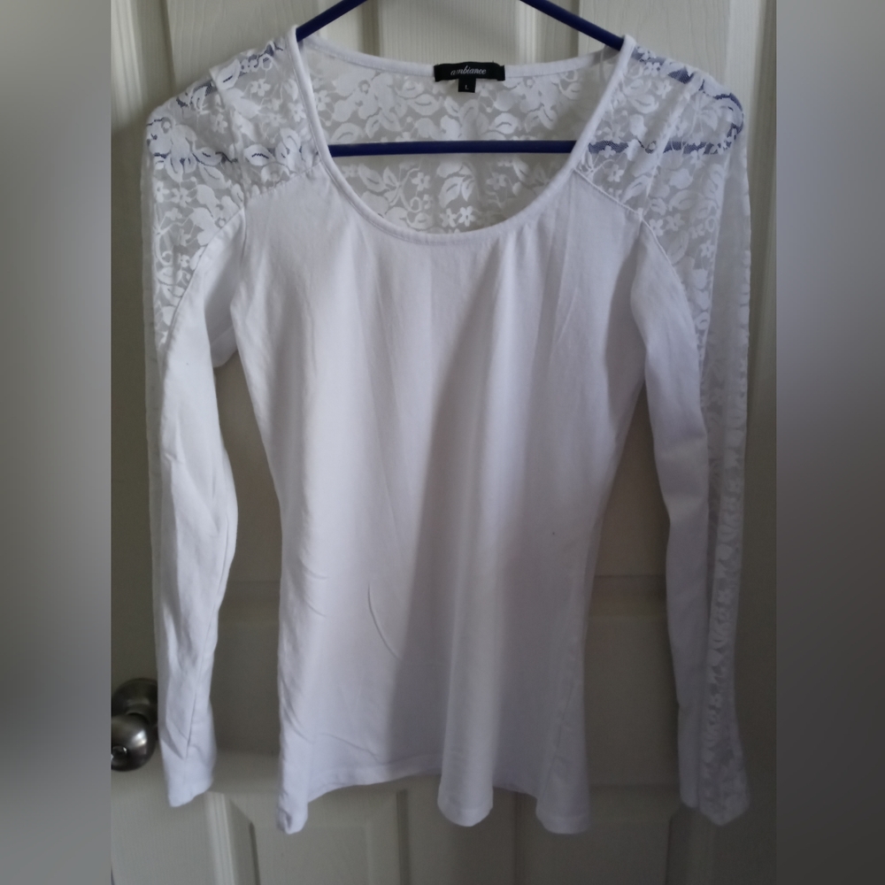 White top w/ lace sleeves. New w/o tag